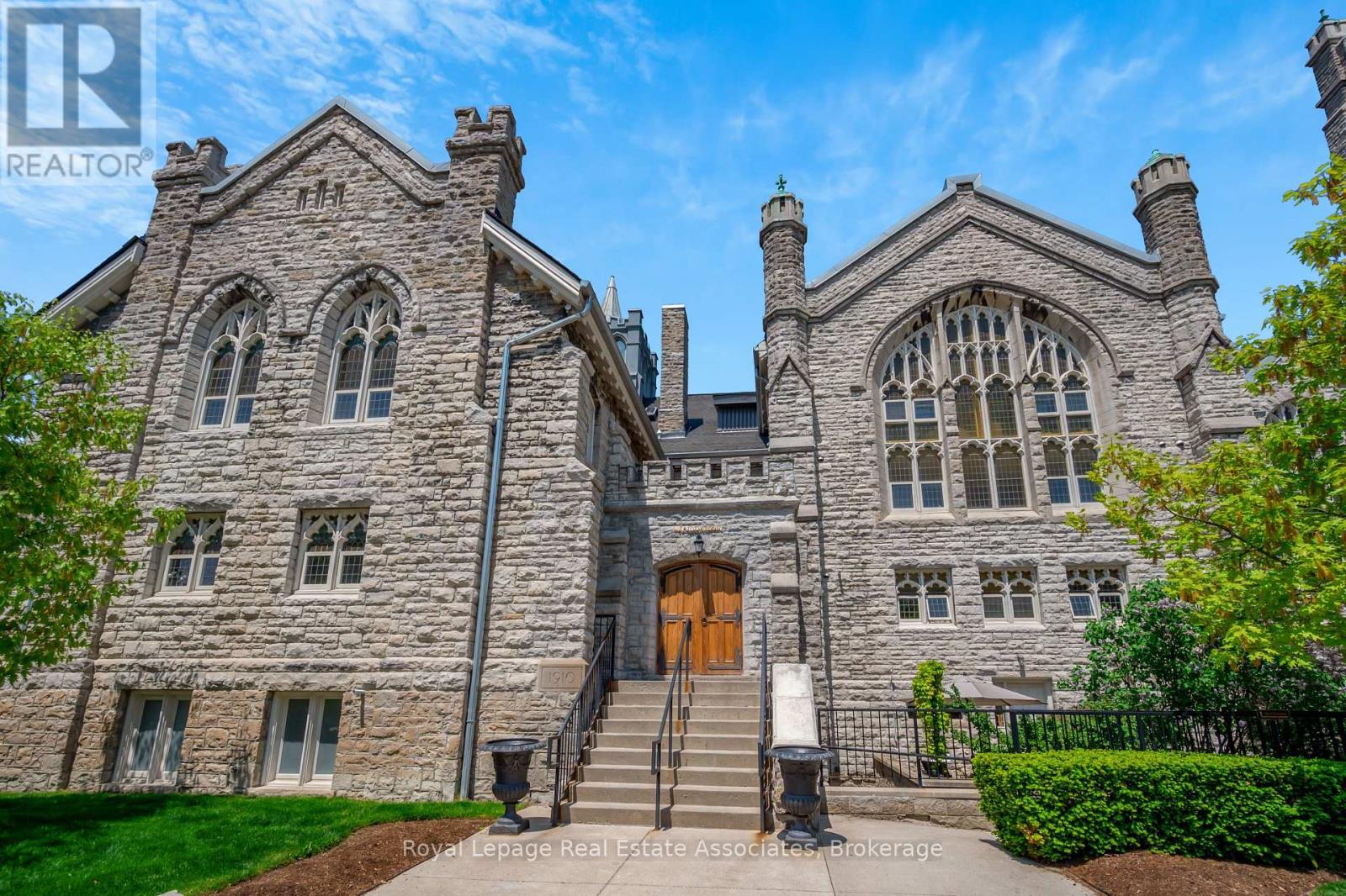 Photo 25 of 102 384 Sunnyside Avenue, Toronto ON