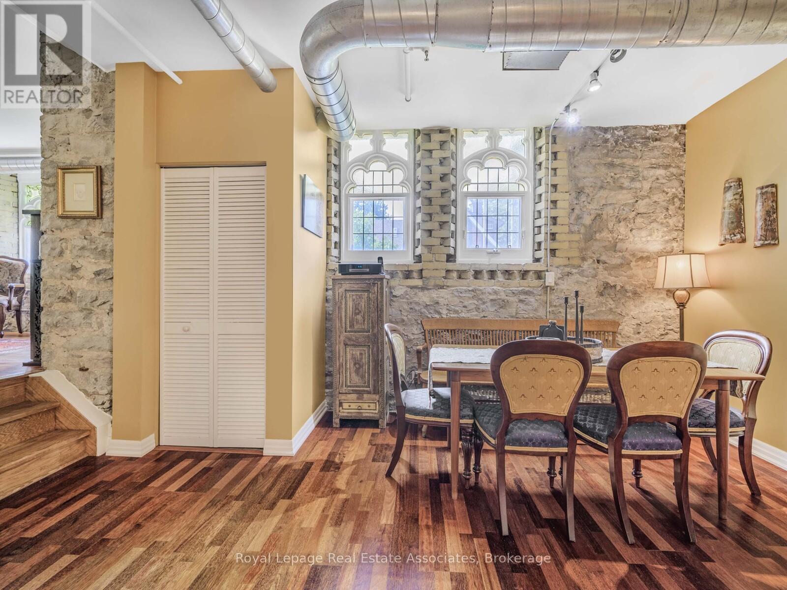 Photo 31 of 102 384 Sunnyside Avenue, Toronto ON
