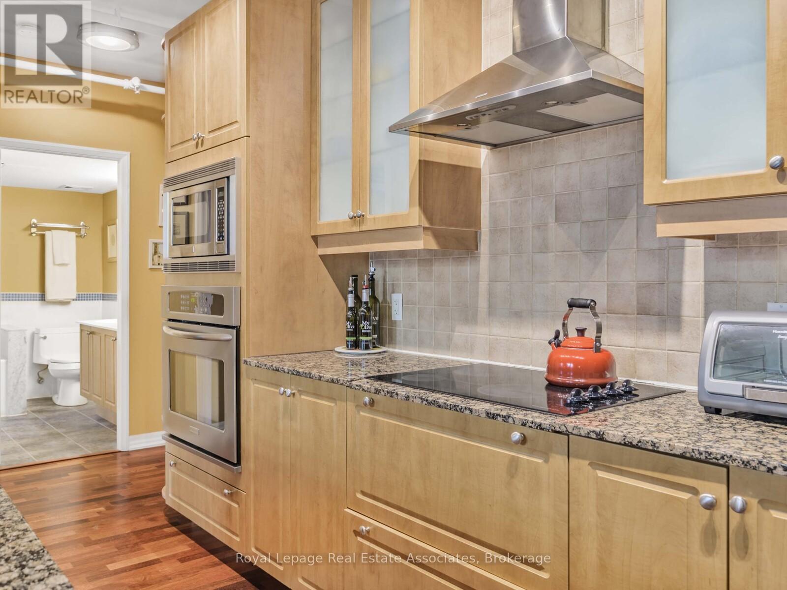 Photo 8 of 102 384 Sunnyside Avenue, Toronto ON