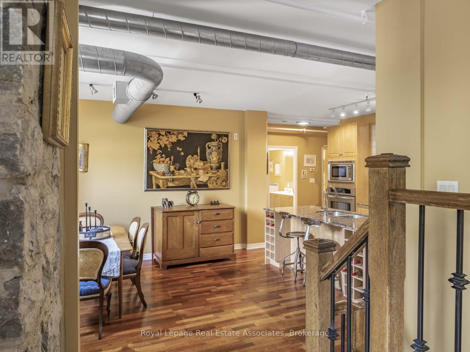 Photo 18 of 102 384 Sunnyside Avenue, Toronto ON