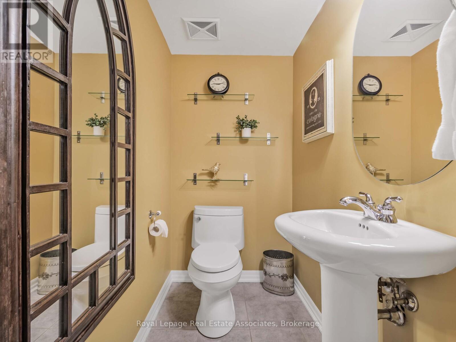 Photo 33 of 102 384 Sunnyside Avenue, Toronto ON