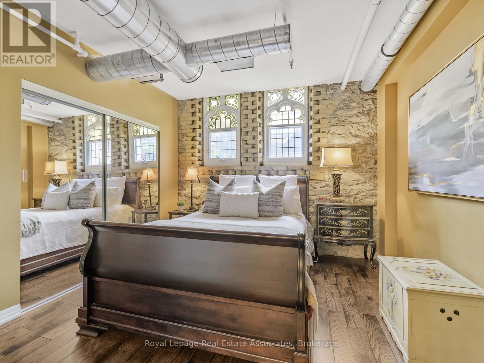 Photo 14 of 102 384 Sunnyside Avenue, Toronto ON