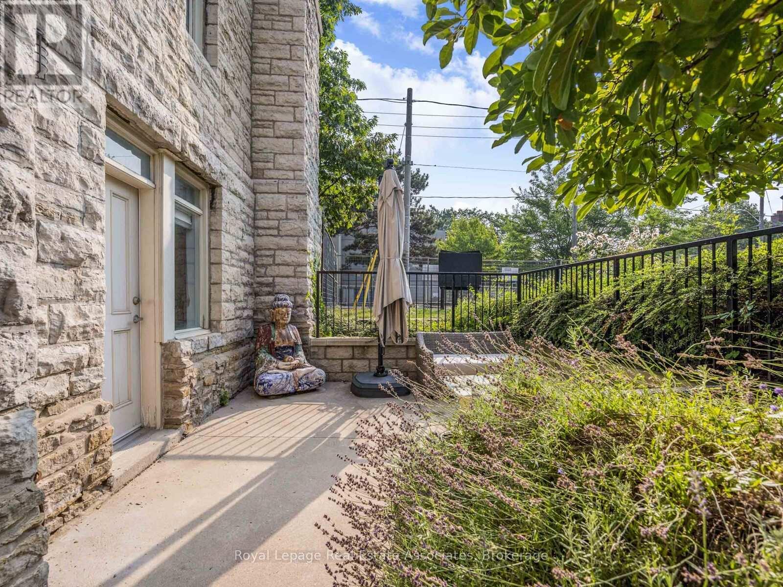 Photo 24 of 102 384 Sunnyside Avenue, Toronto ON