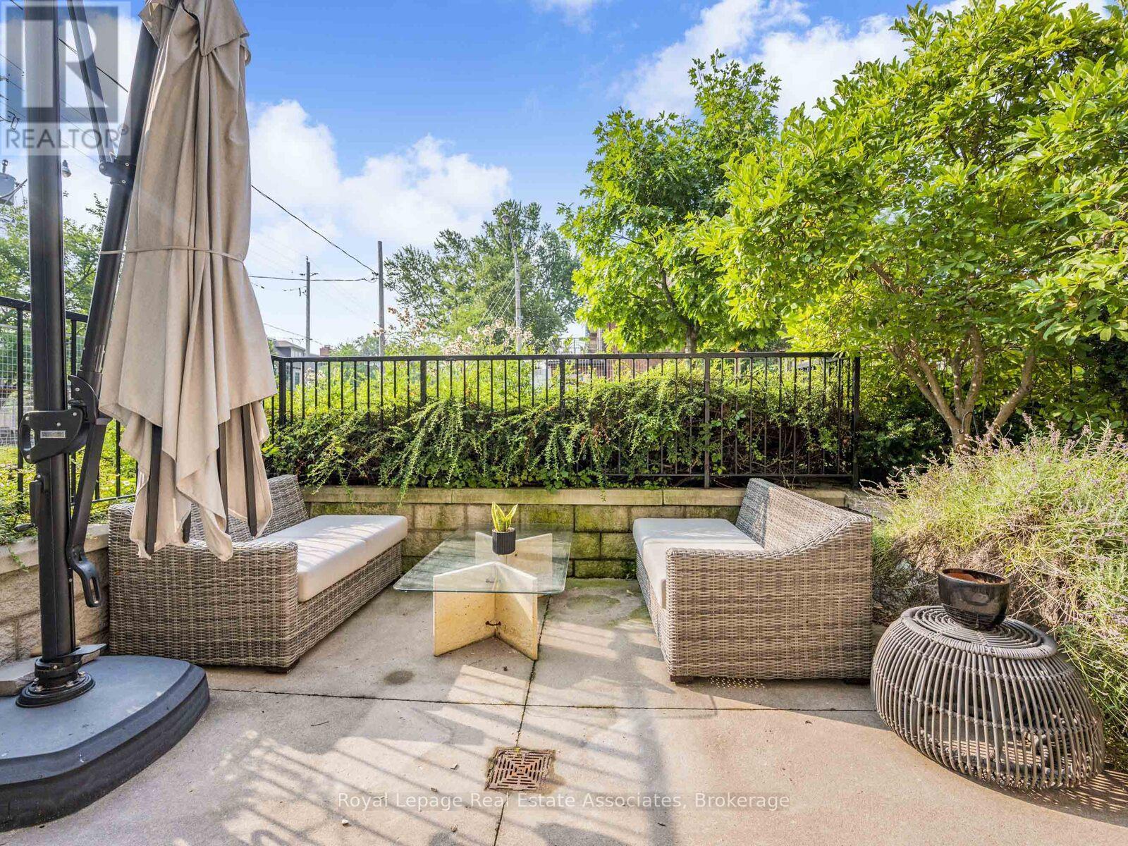 Photo 12 of 102 384 Sunnyside Avenue, Toronto ON
