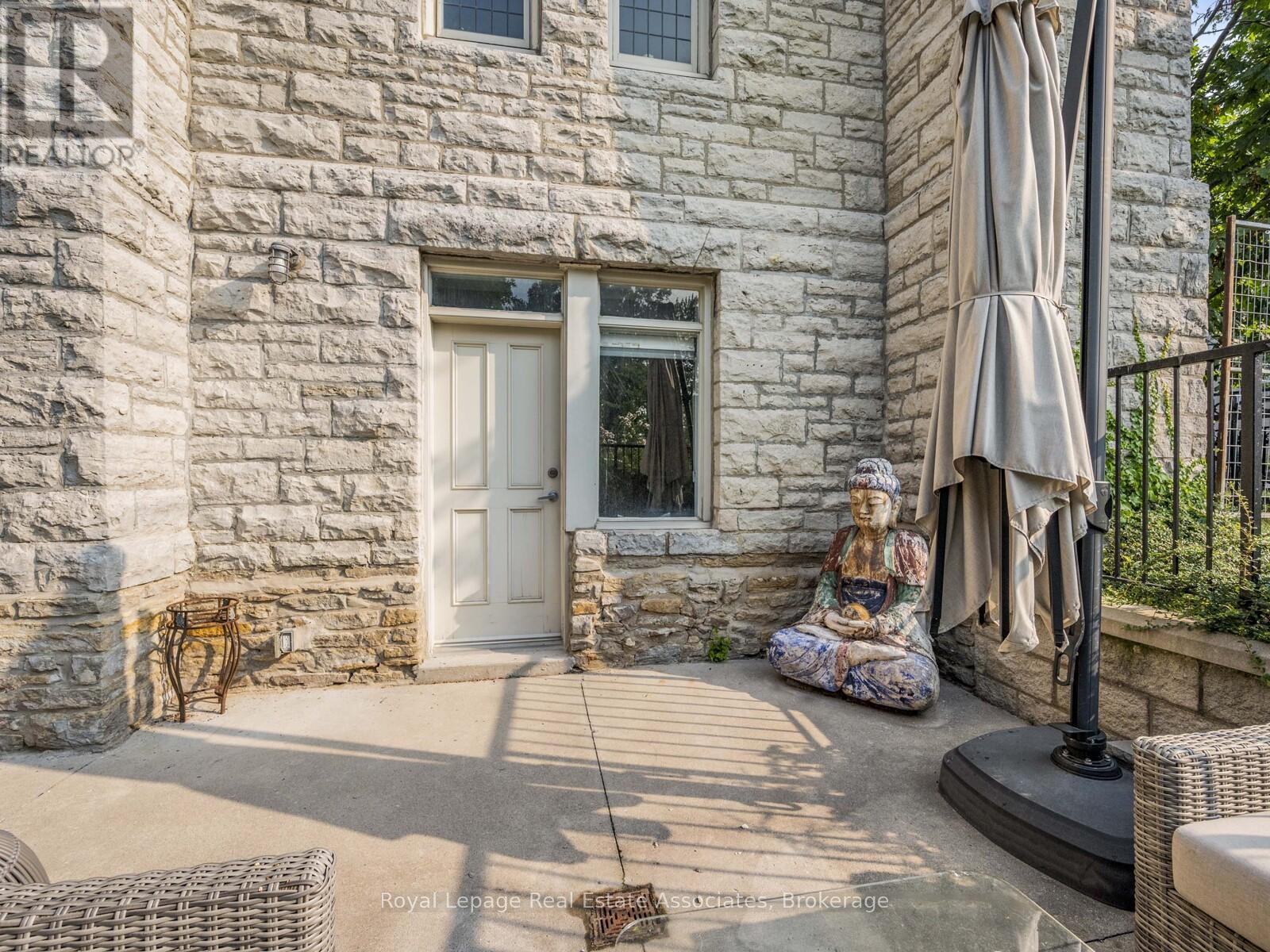 Photo 29 of 102 384 Sunnyside Avenue, Toronto ON