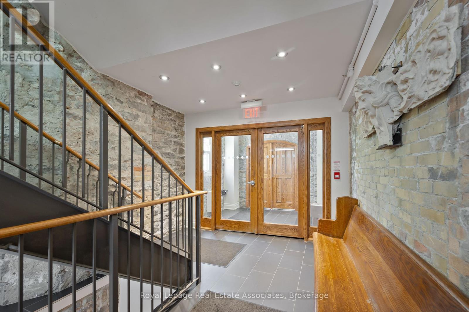 Photo 22 of 102 384 Sunnyside Avenue, Toronto ON