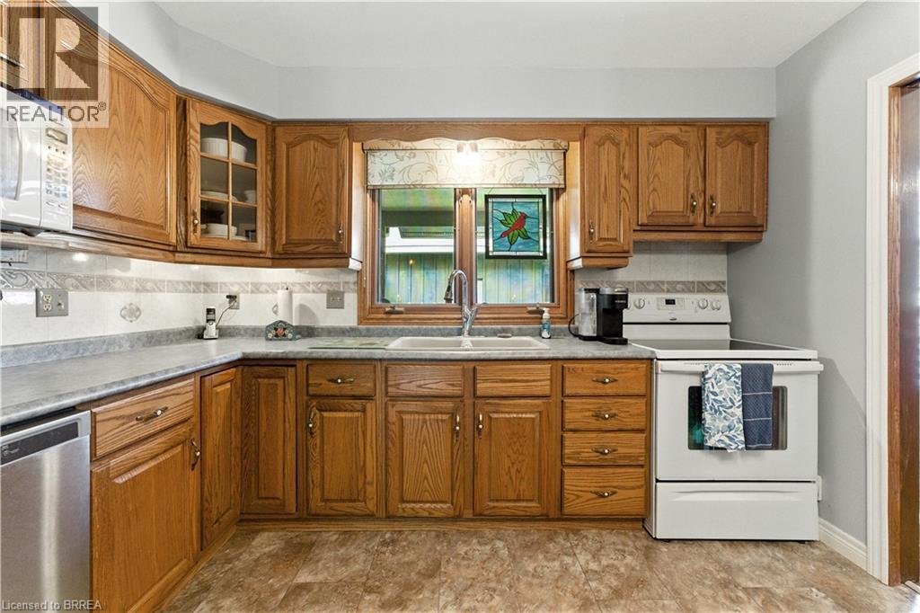 Photo 11 of 7 Palm Crescent, Brantford ON