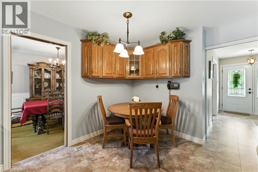 Photo 12 of 7 Palm Crescent, Brantford ON