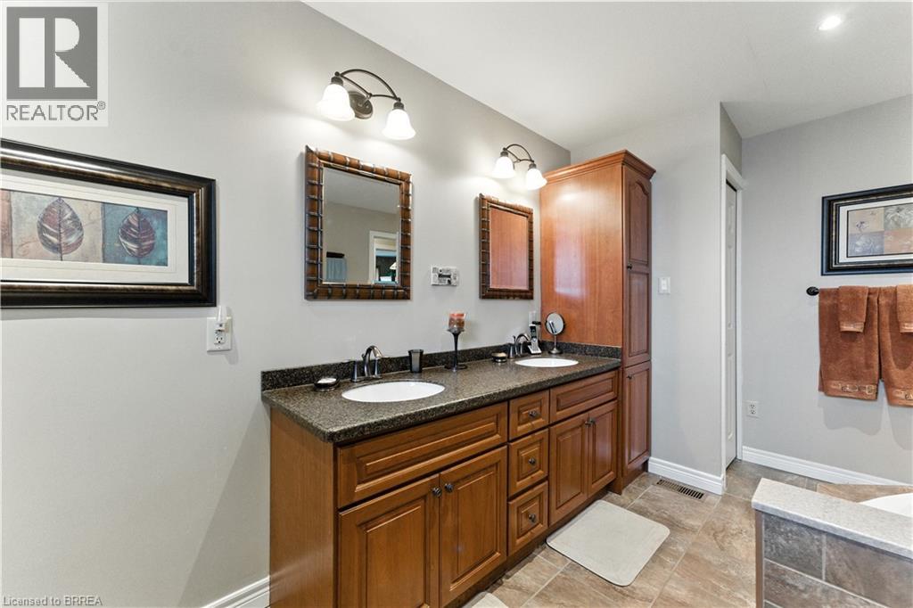 Photo 18 of 7 Palm Crescent, Brantford ON