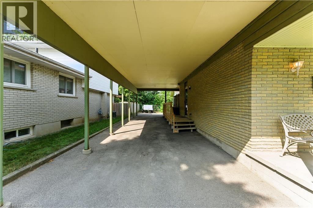 Photo 24 of 7 Palm Crescent, Brantford ON