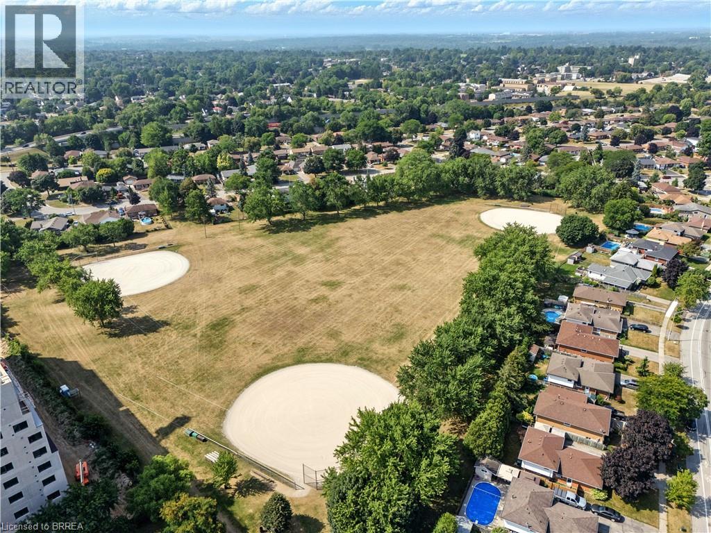 Photo 33 of 7 Palm Crescent, Brantford ON