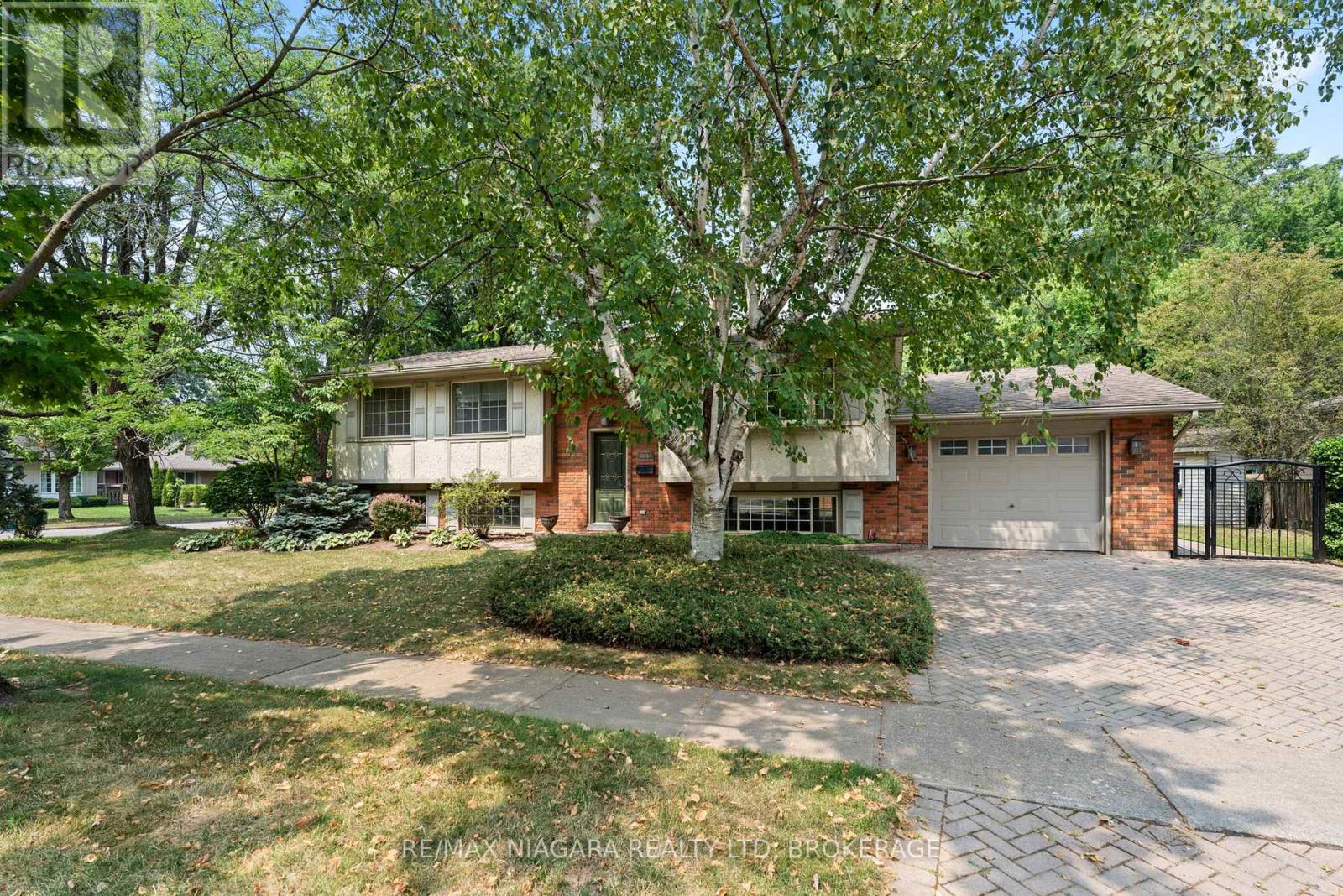 Photo 1 of 6841 Dellpark Drive, Niagara Falls ON