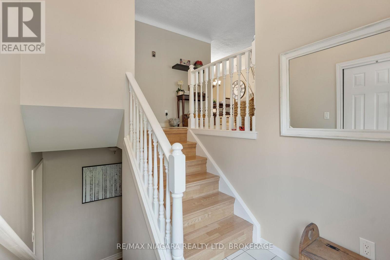Photo 10 of 6841 Dellpark Drive, Niagara Falls ON