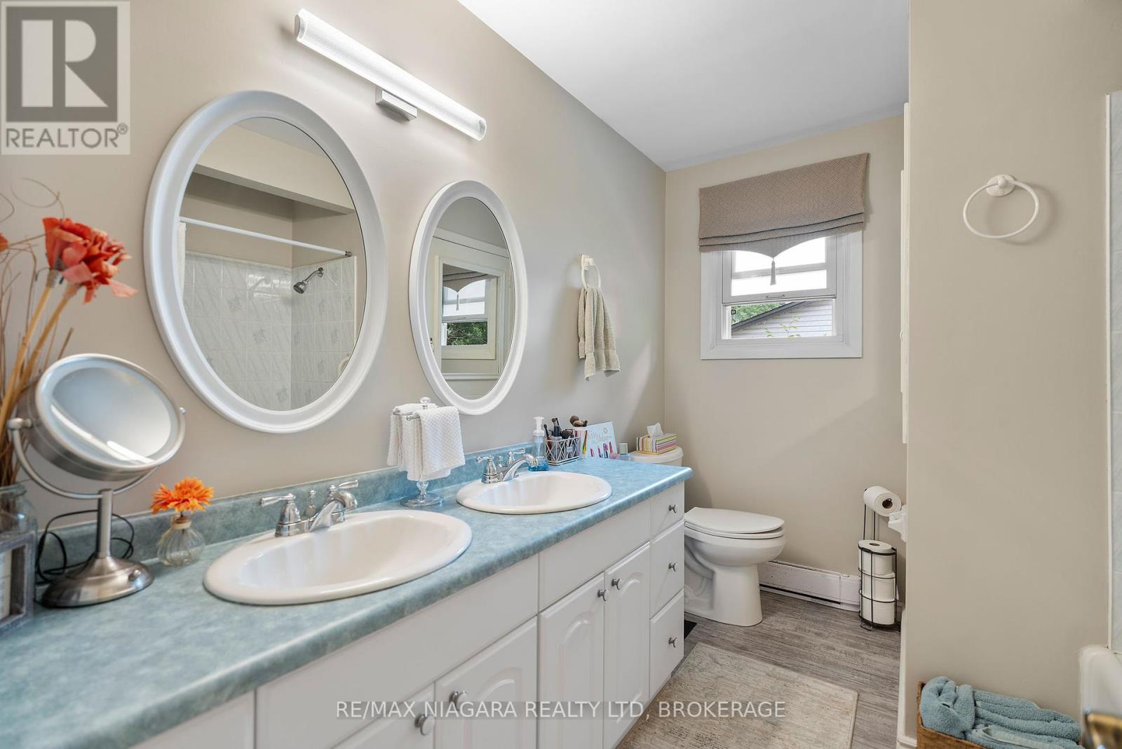 Photo 16 of 6841 Dellpark Drive, Niagara Falls ON