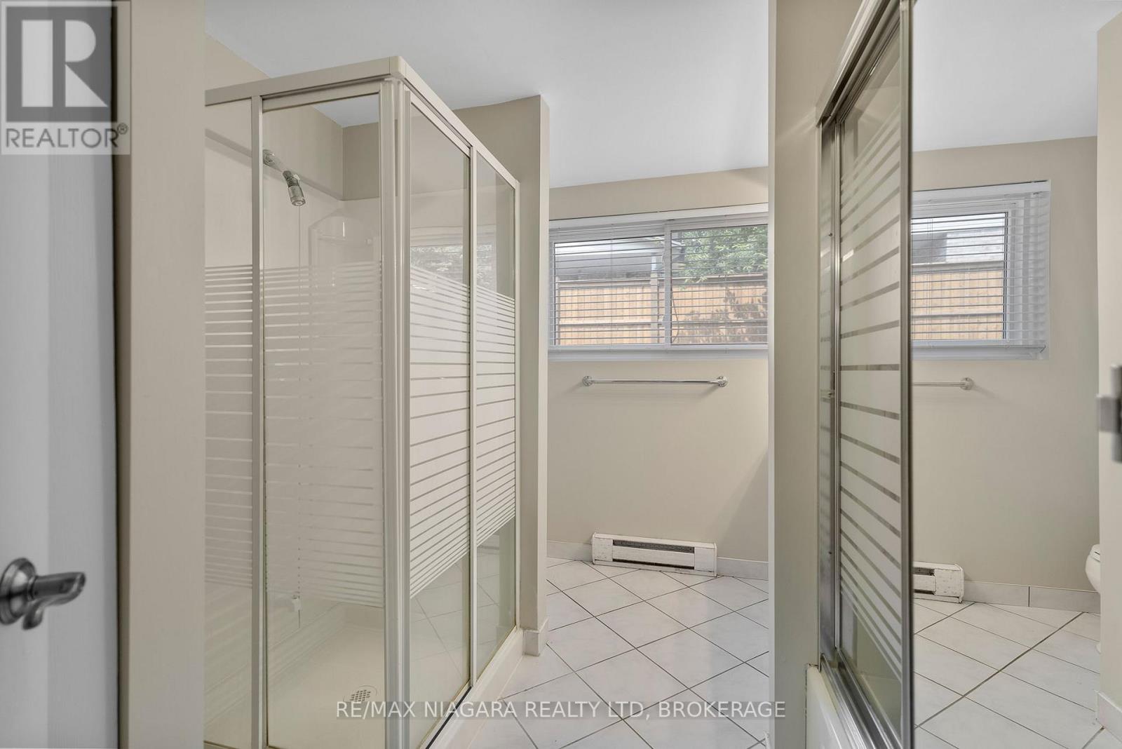 Photo 20 of 6841 Dellpark Drive, Niagara Falls ON