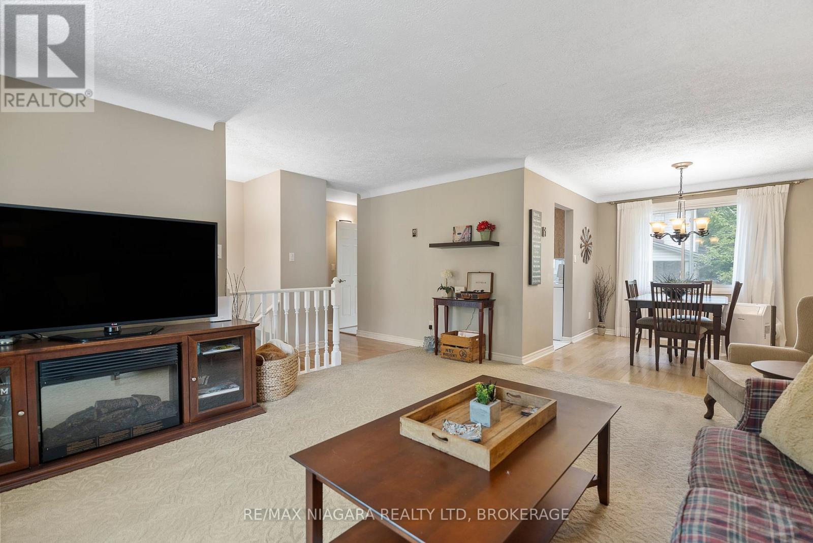 Photo 4 of 6841 Dellpark Drive, Niagara Falls ON