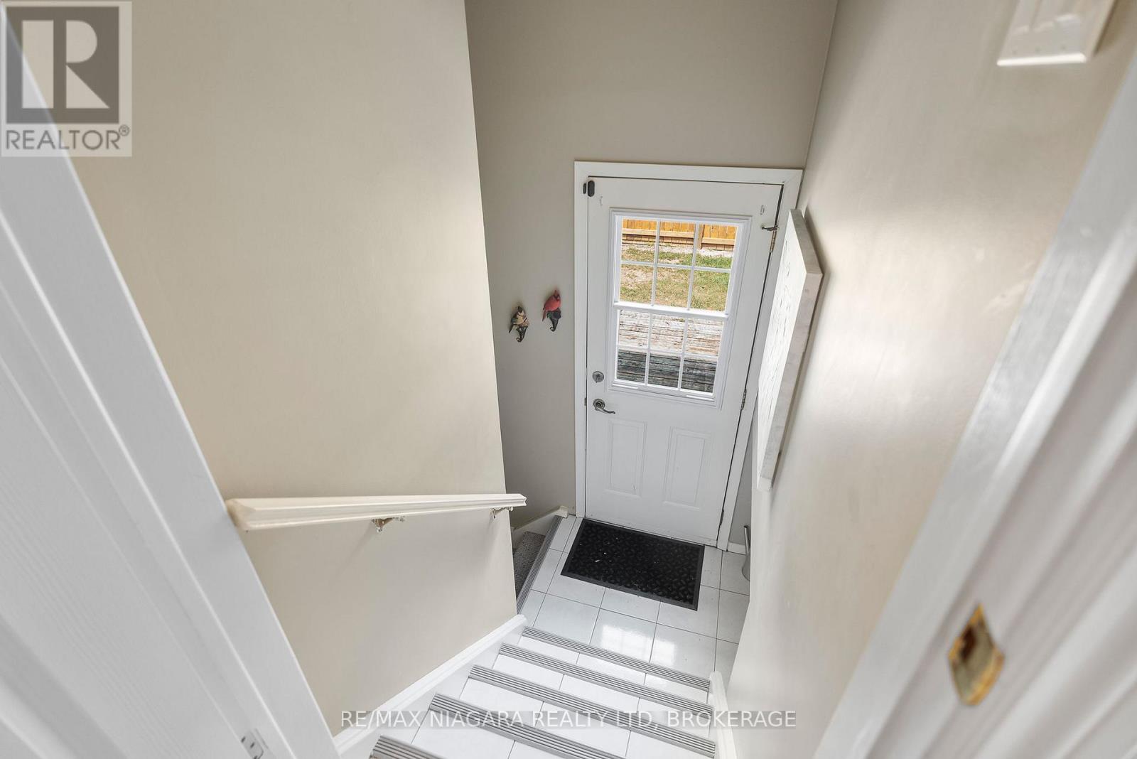 Photo 9 of 6841 Dellpark Drive, Niagara Falls ON