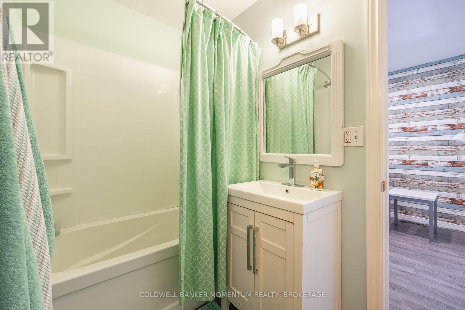 Photo 36 of 348 Cambridge Road W, Fort Erie ON