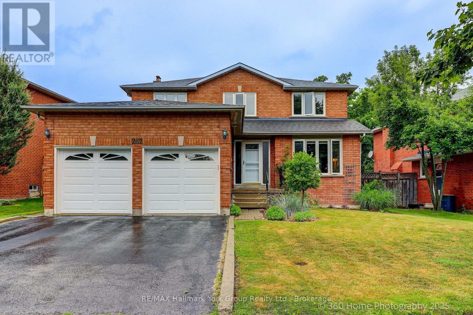 Photo 1 of 262 Savage Road, Newmarket ON