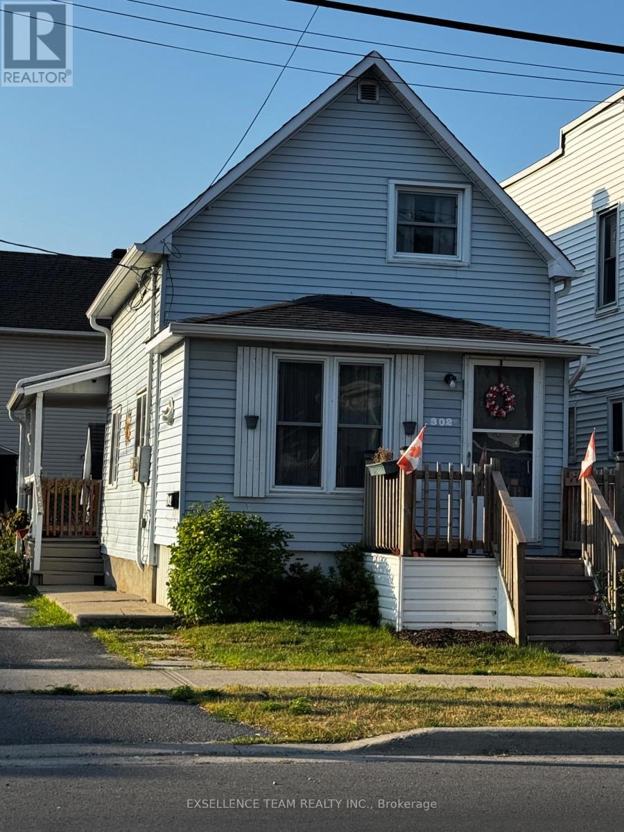 Photo 2 of 302 Seventh Street W, Cornwall ON