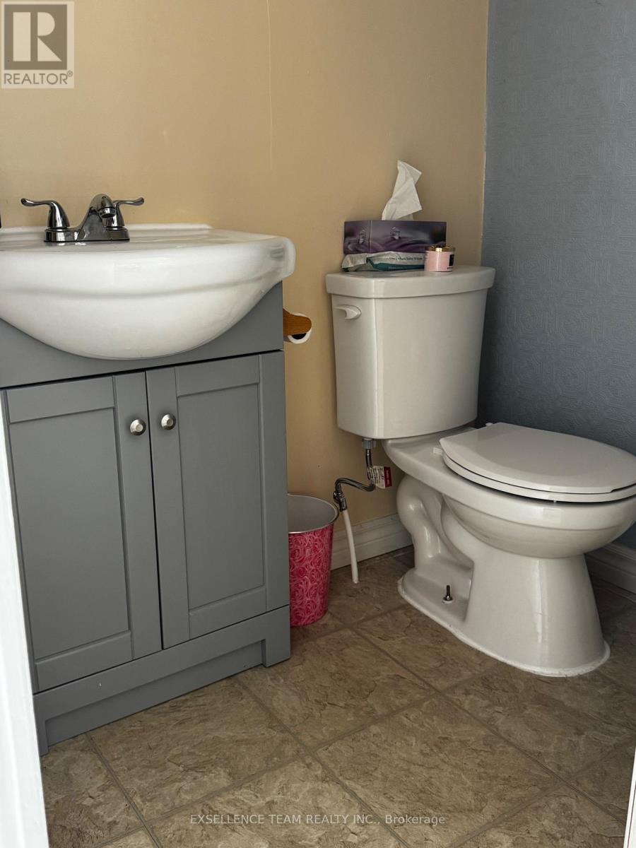 Photo 13 of 302 Seventh Street W, Cornwall ON