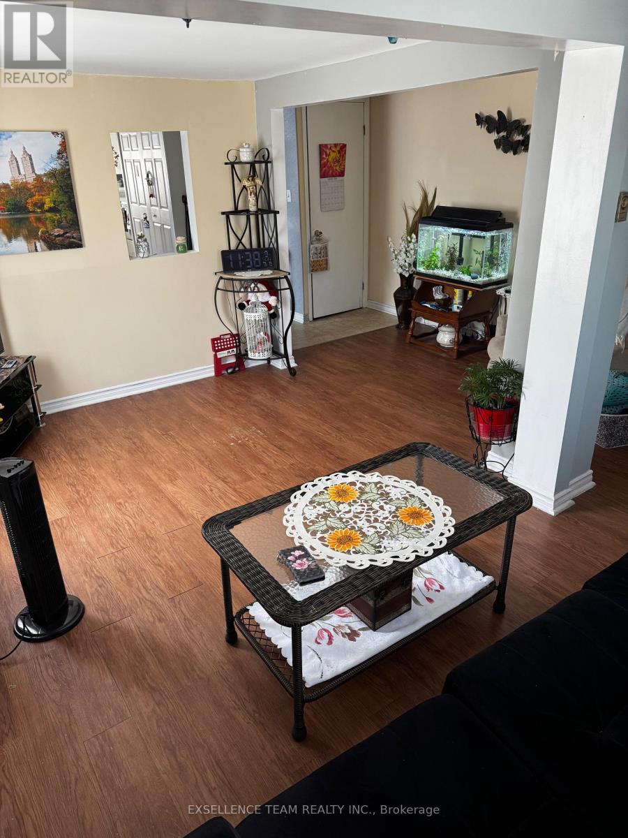 Photo 6 of 302 Seventh Street W, Cornwall ON