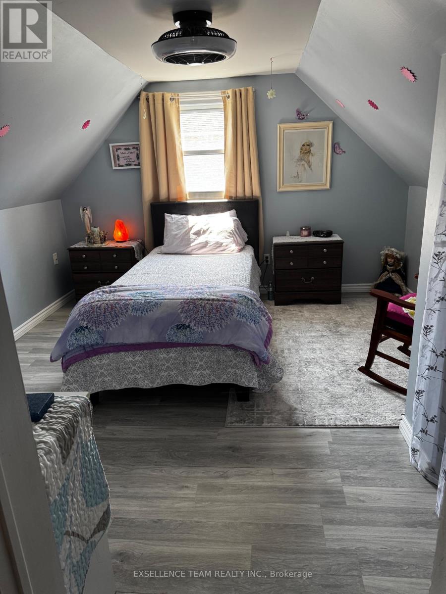 Photo 5 of 302 Seventh Street W, Cornwall ON
