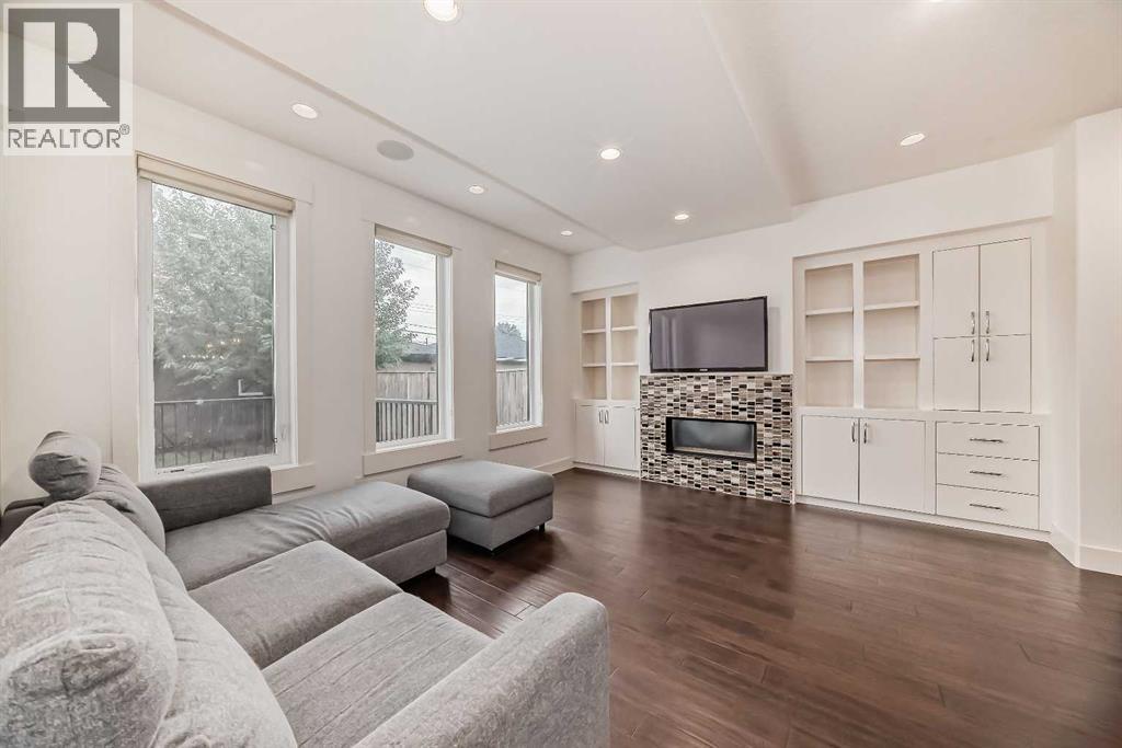 Single Family House for Sale in   Avenue NW Tuxedo Park Calgary 