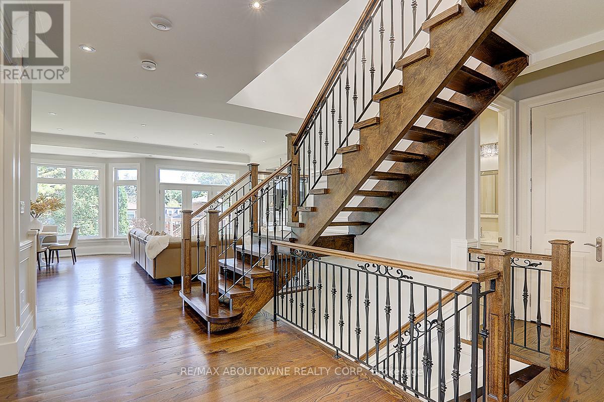 Photo 12 of 69 Heathview Avenue, Toronto ON