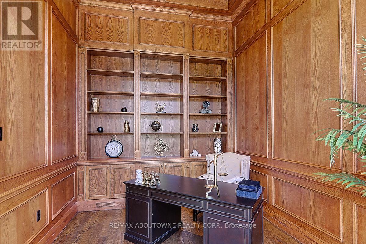 Photo 3 of 69 Heathview Avenue, Toronto ON