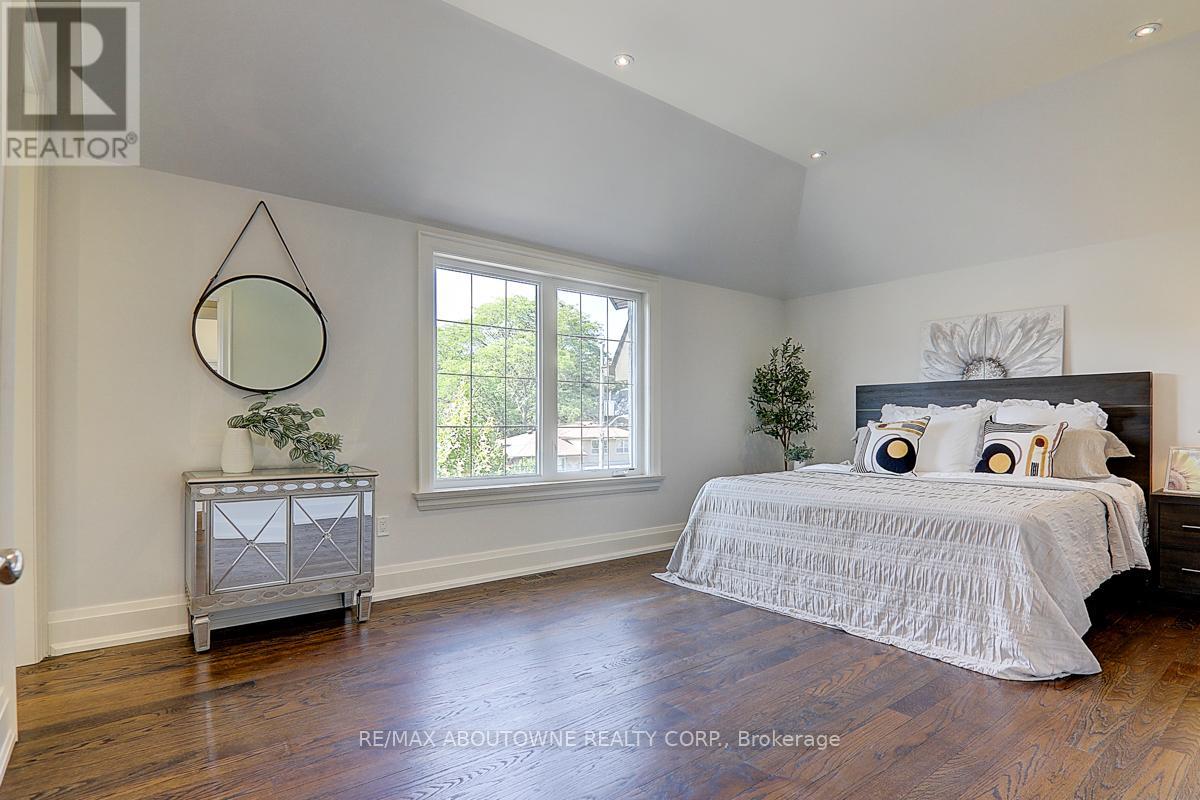 Photo 31 of 69 Heathview Avenue, Toronto ON