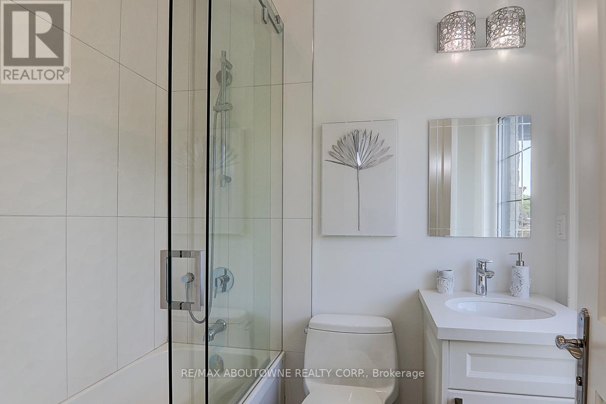Photo 32 of 69 Heathview Avenue, Toronto ON
