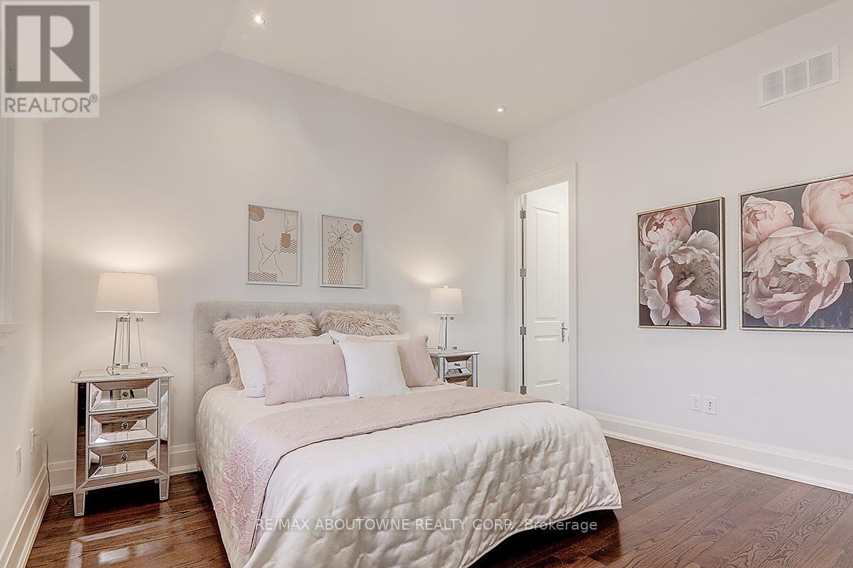 Photo 33 of 69 Heathview Avenue, Toronto ON