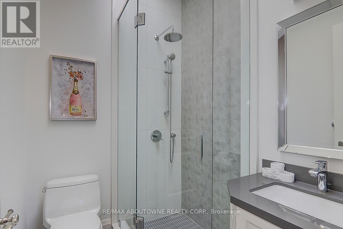 Photo 34 of 69 Heathview Avenue, Toronto ON