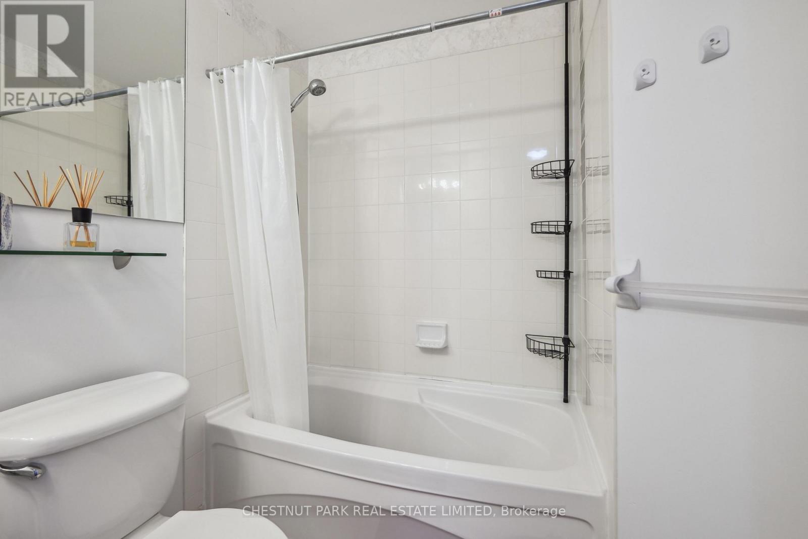 Photo 14 of 1014 85 Bloor Street E, Toronto ON