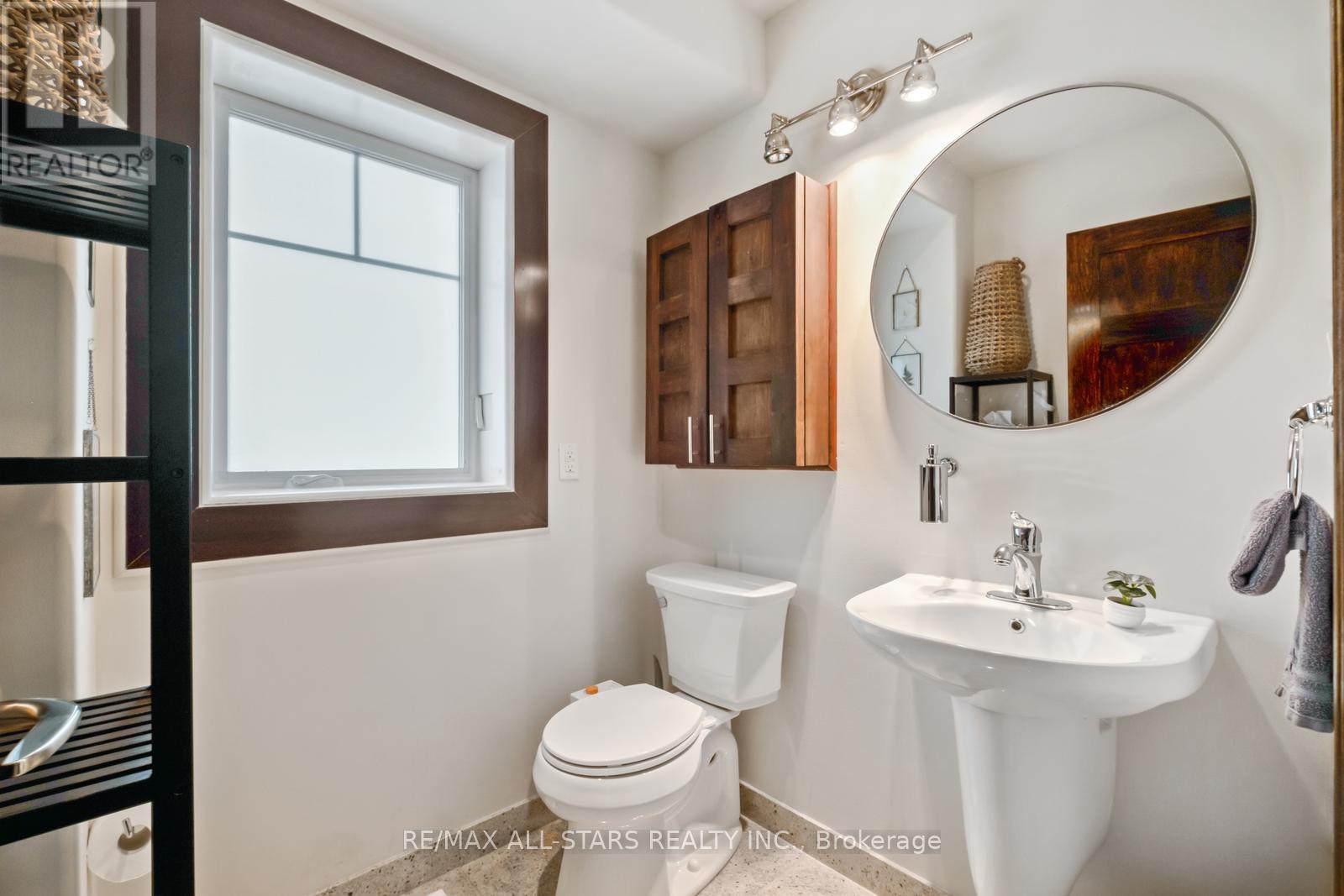 Photo 22 of 12 Glen Davis Crescent, Toronto ON