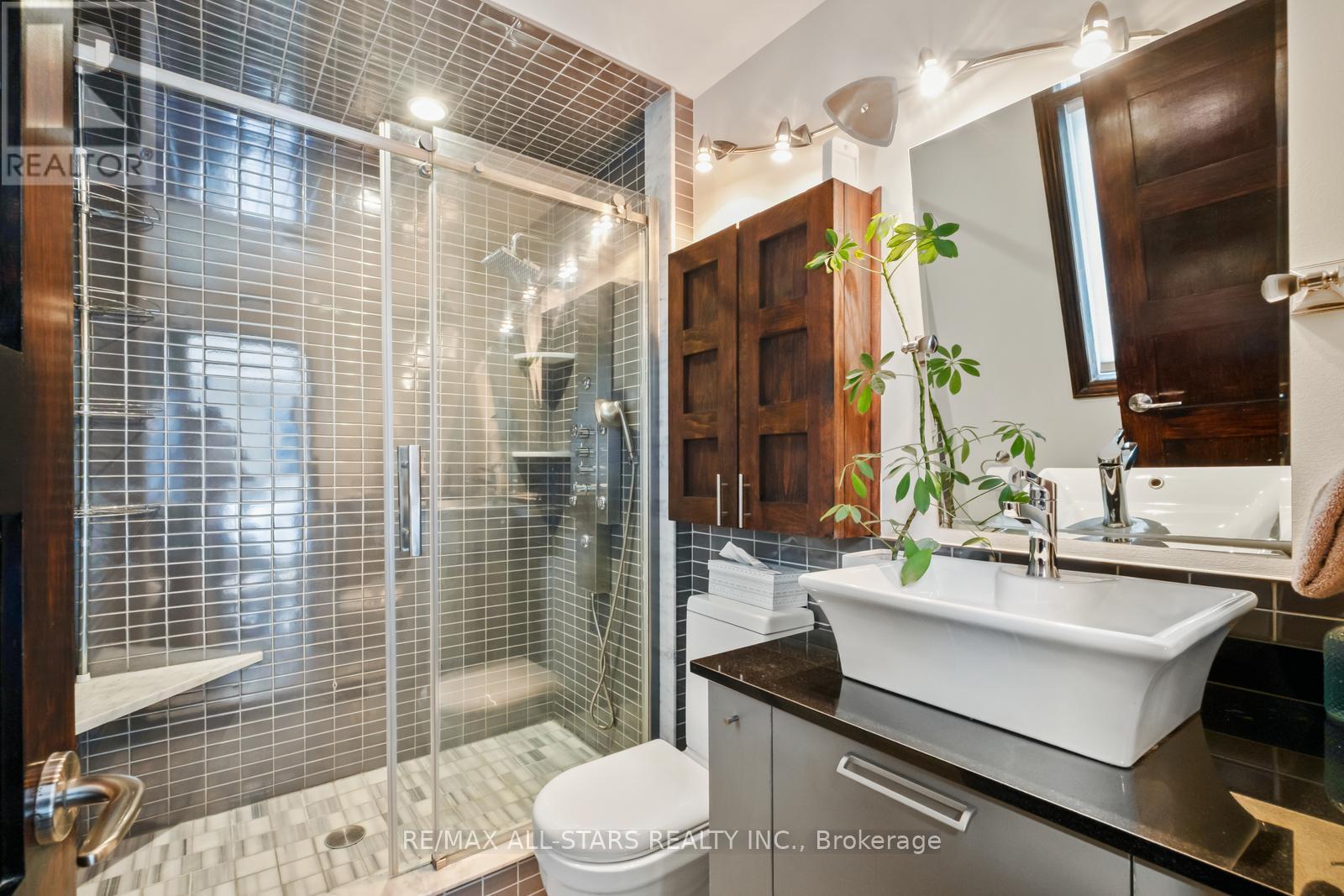 Photo 28 of 12 Glen Davis Crescent, Toronto ON