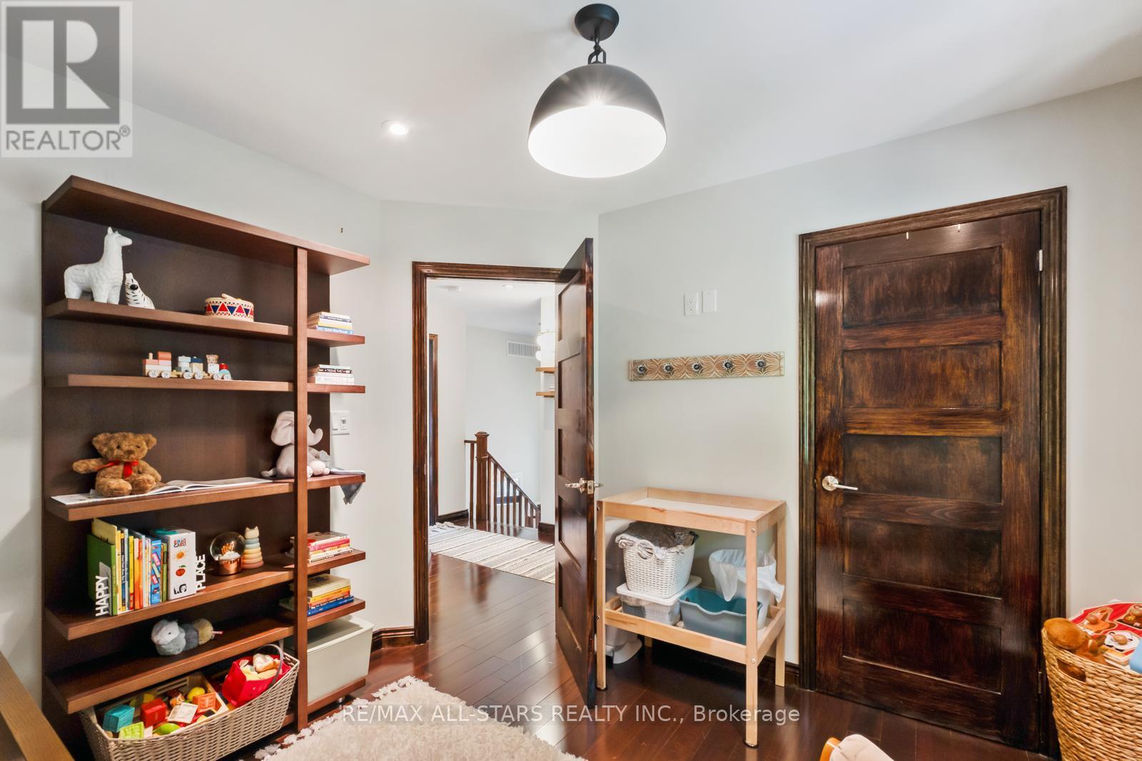 Photo 33 of 12 Glen Davis Crescent, Toronto ON