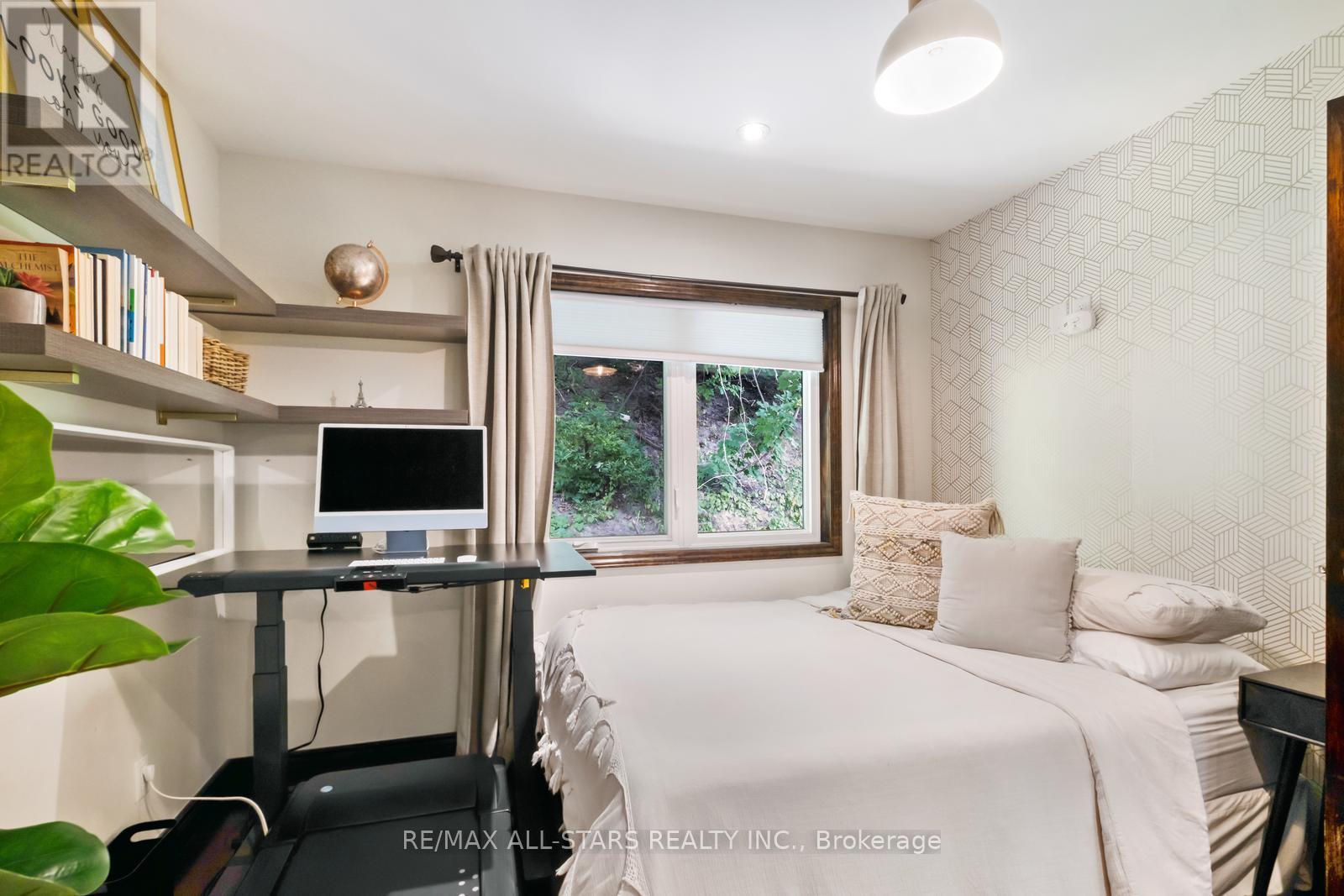 Photo 35 of 12 Glen Davis Crescent, Toronto ON
