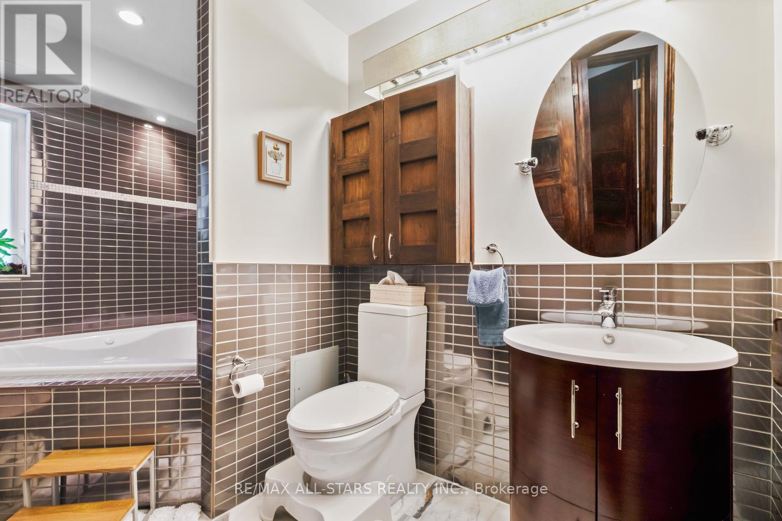 Photo 36 of 12 Glen Davis Crescent, Toronto ON