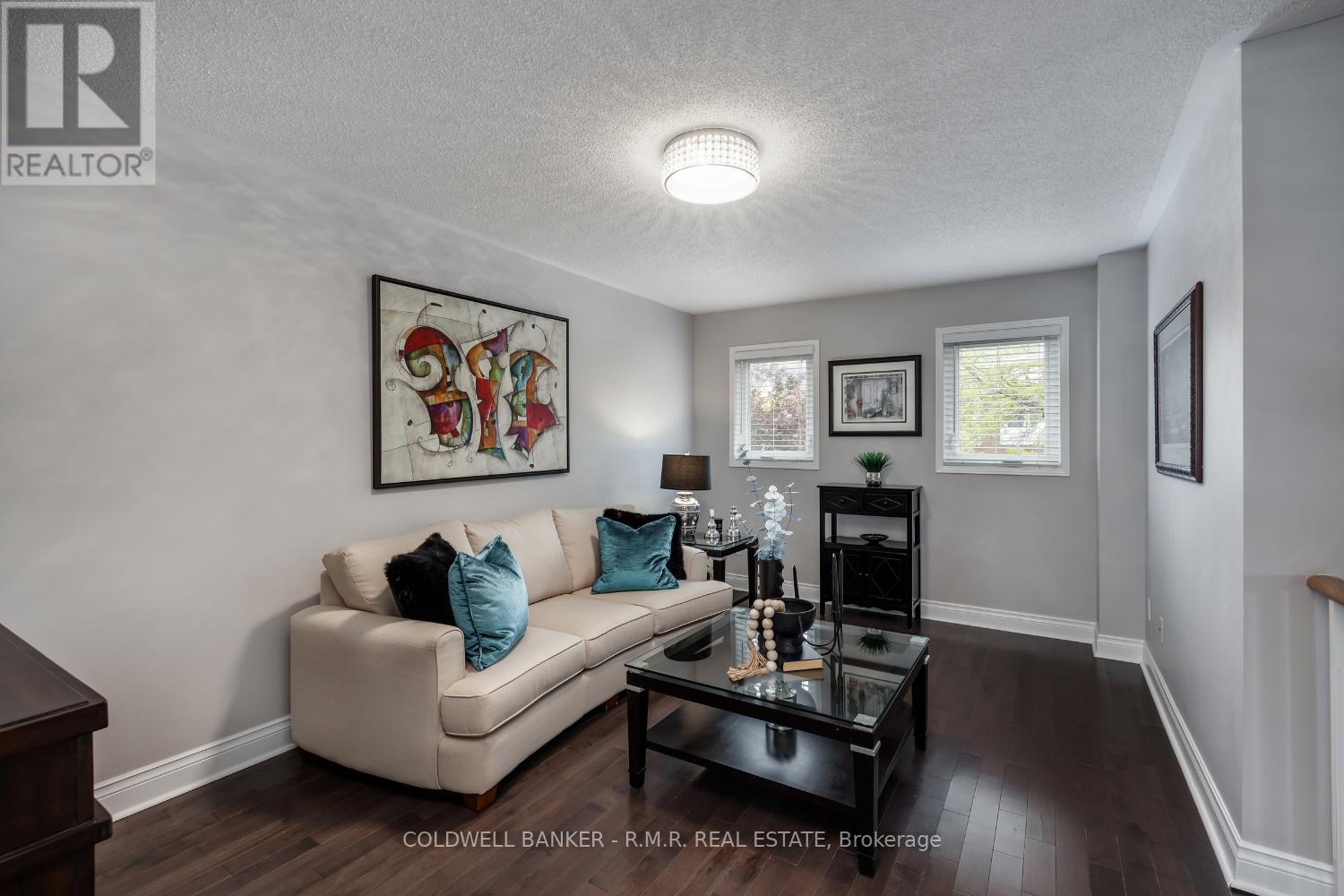 Photo 8 of 32 Mugford Road, Aurora ON