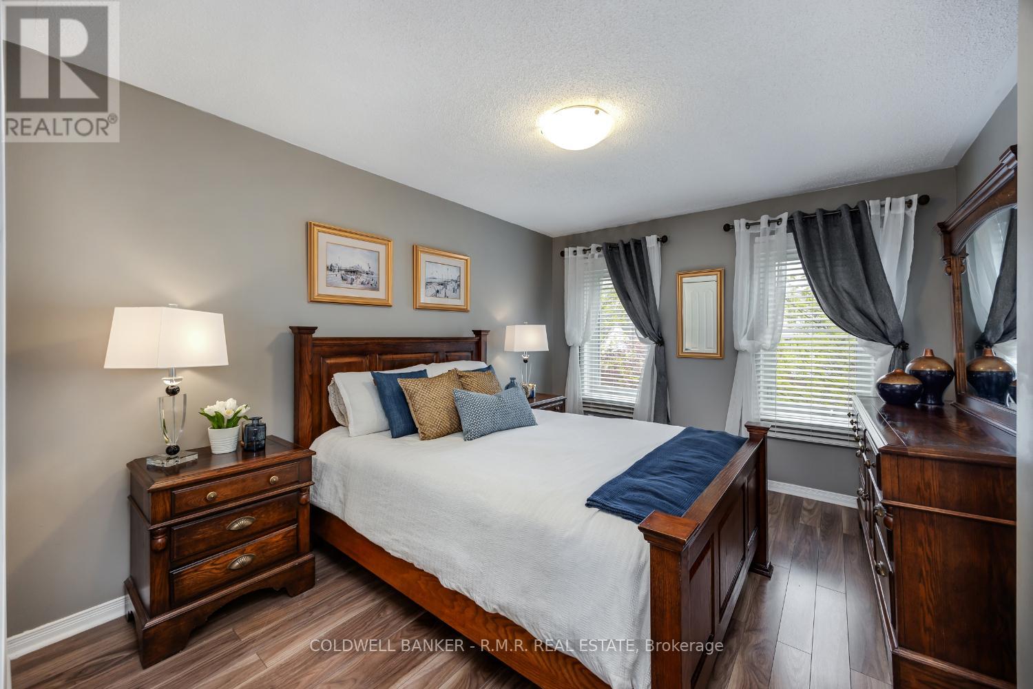 Photo 20 of 32 Mugford Road, Aurora ON