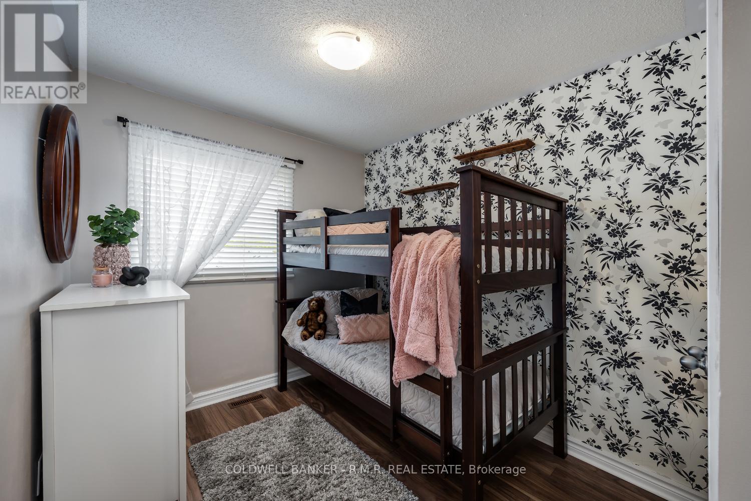 Photo 19 of 32 Mugford Road, Aurora ON