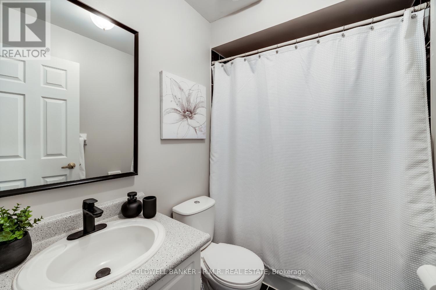 Photo 11 of 32 Mugford Road, Aurora ON