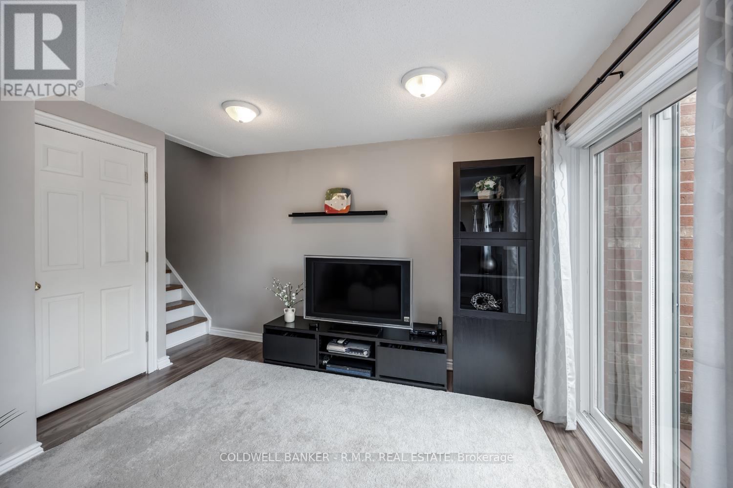 Photo 21 of 32 Mugford Road, Aurora ON