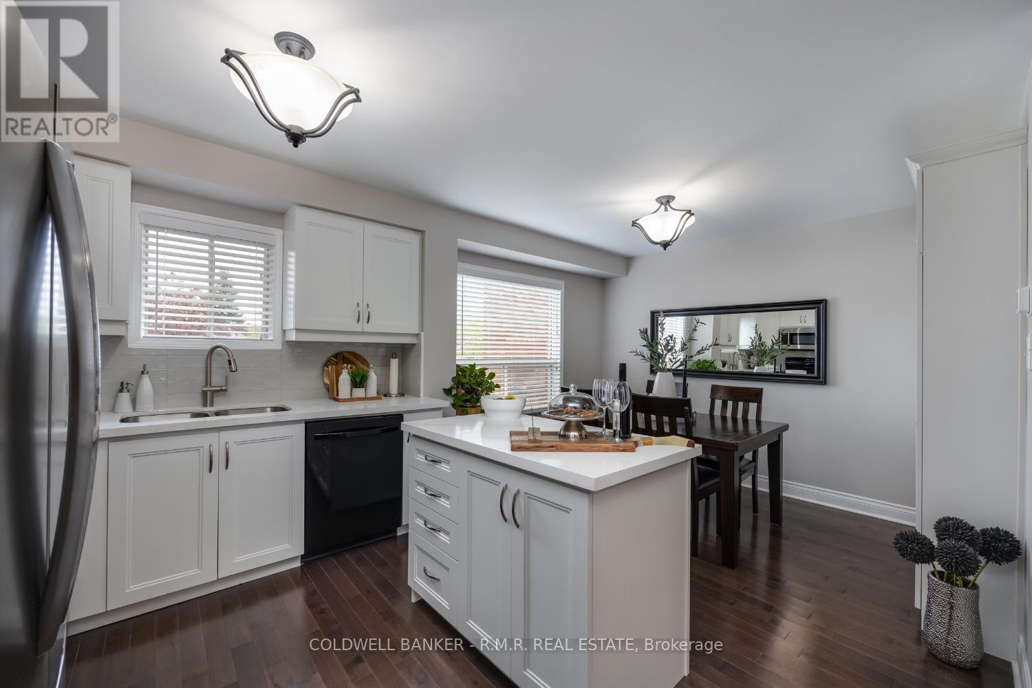 Photo 5 of 32 Mugford Road, Aurora ON