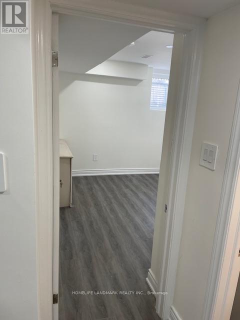 Photo 12 of Basement 162 Doubtfire Crescent, Markham ON