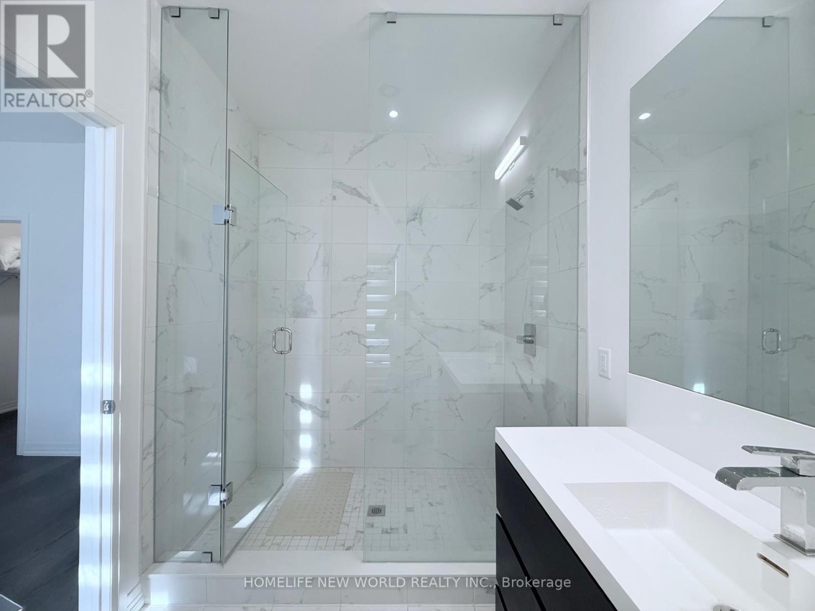 Photo 10 of 9100 Woodbine Avenue, Markham ON