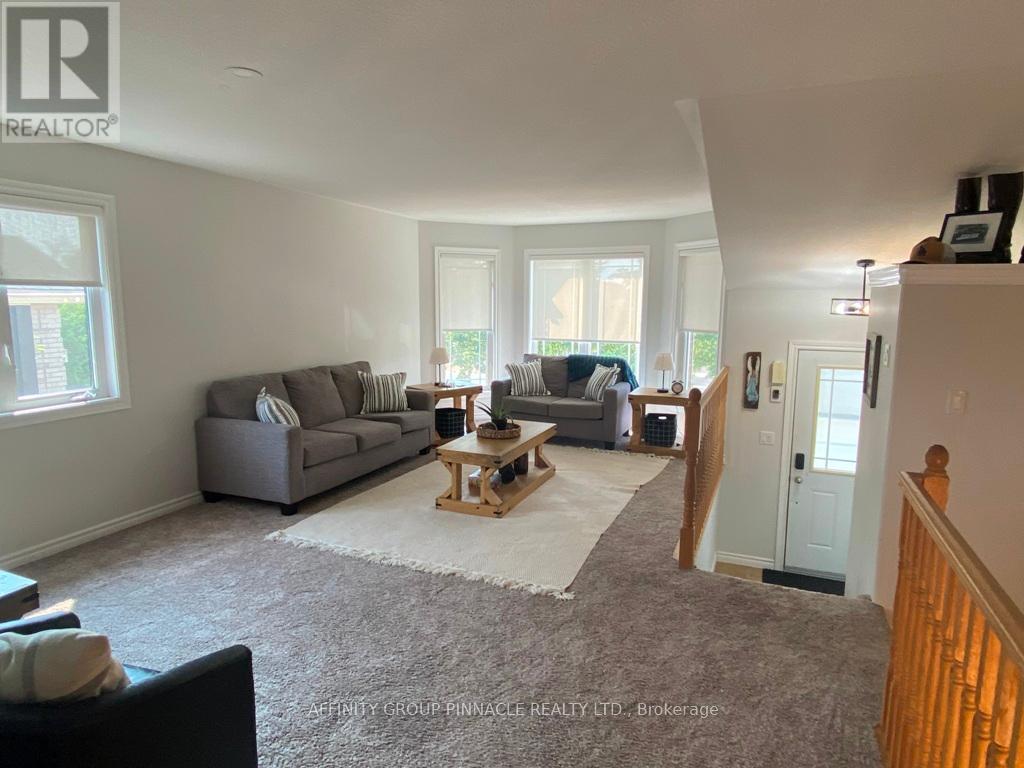 Photo 4 of 37 Springdale Drive, Kawartha Lakes ON