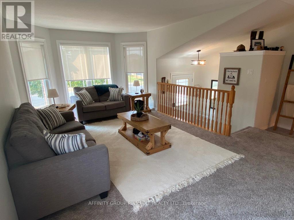 Photo 5 of 37 Springdale Drive, Kawartha Lakes ON